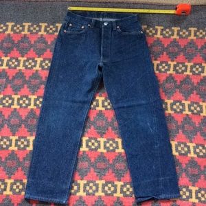 Vintage 80-90’s Levis 501 jeans. Cool dark wash!
